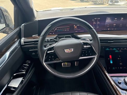 Used 2025 Cadillac Escalade ESV Sport Platinum AWD/4WD image 18