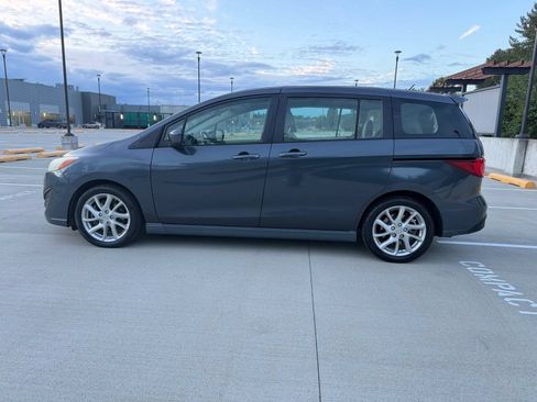 Used 2012 MAZDA MAZDA5 Touring w/ Moonroof & Audio Pkg FWD image 5