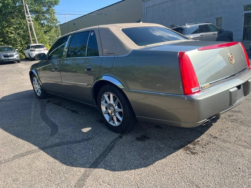 Used 2011 Cadillac DTS FWD image 7