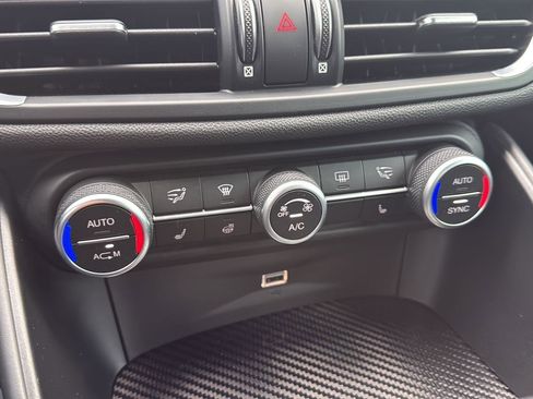 Used 2018 Alfa Romeo Giulia Quadrifoglio w/ Driver Assist Dynamic Package image 27