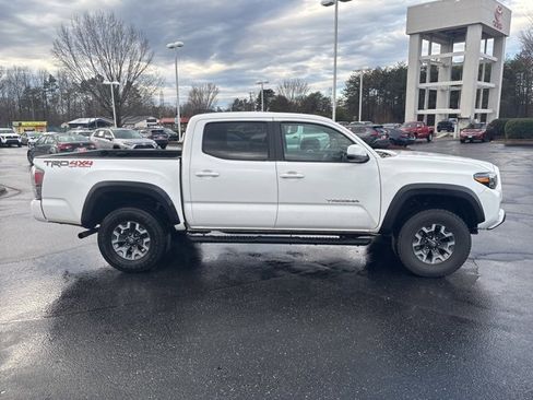 Used 2022 Toyota Tacoma TRD Off-Road image 5