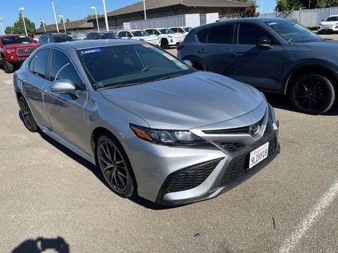 Used 2024 Toyota Camry SE FWD image 2