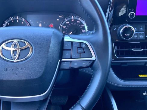 Used 2023 Toyota Highlander XLE image 24