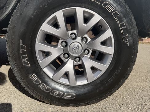 Used 2017 Toyota Tacoma SR RWD image 9