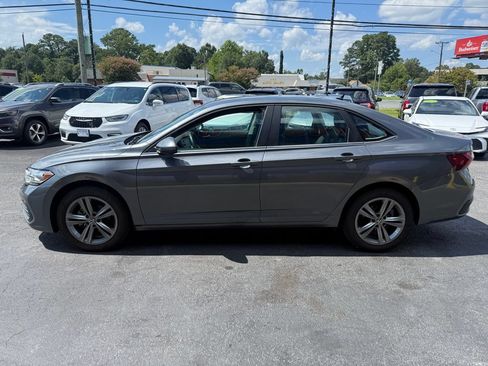 Used 2024 Volkswagen Jetta SE FWD image 4