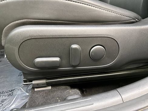 Used 2024 Hyundai Kona Limited FWD image 28