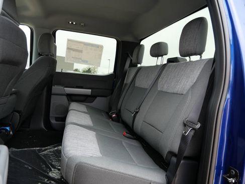 New 2026 Ford F250 XLT w/ FX4 Off-Road Package AWD/4WD image 17