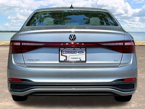 Used 2025 Volkswagen Jetta SE FWD image 7