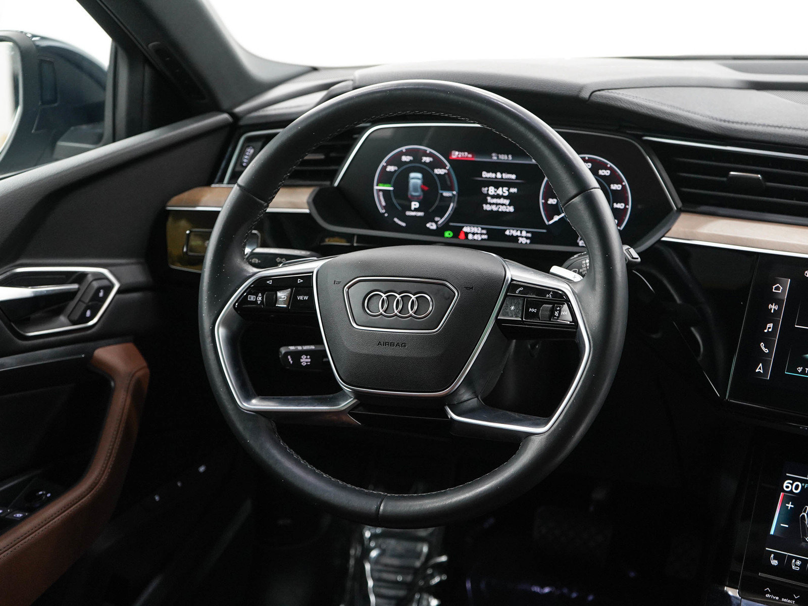 Used 2024 Audi Q8 e-tron Premium Plus AWD/4WD image 14