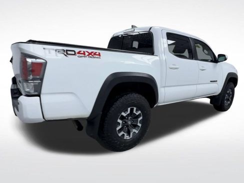 Certified 2022 Toyota Tacoma TRD Off-Road w/ Technology Package AWD/4WD image 9