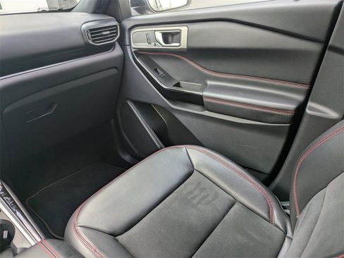 Used 2022 Ford Explorer ST-Line w/ Class IV Trailer Tow Package image 17