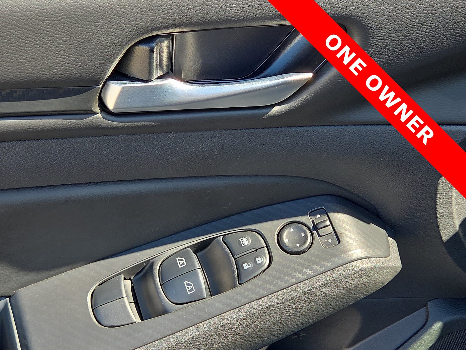 Used 2025 Nissan Altima 2.5 SV FWD image 13