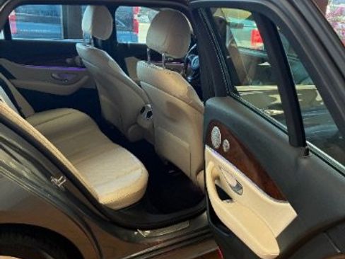 Used 2017 Mercedes-Benz E 400 4MATIC Wagon image 32