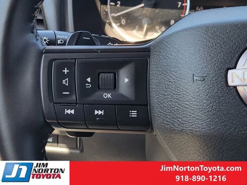 Used 2025 Nissan Rogue SV image 28