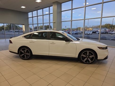 Used 2023 Honda Accord Sport image 5