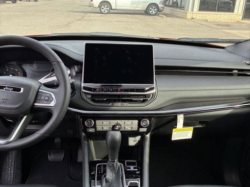 New 2026 Jeep Compass Latitude image 9