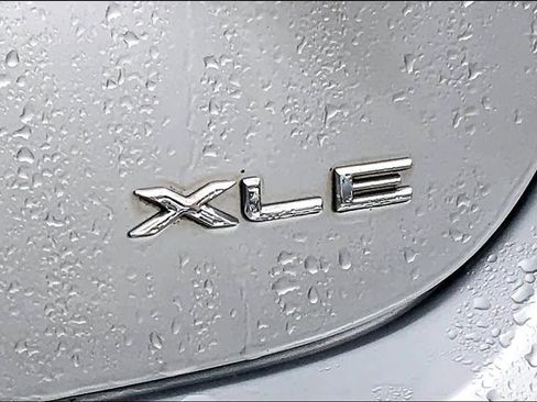 Used 2017 Toyota Avalon XLE image 8