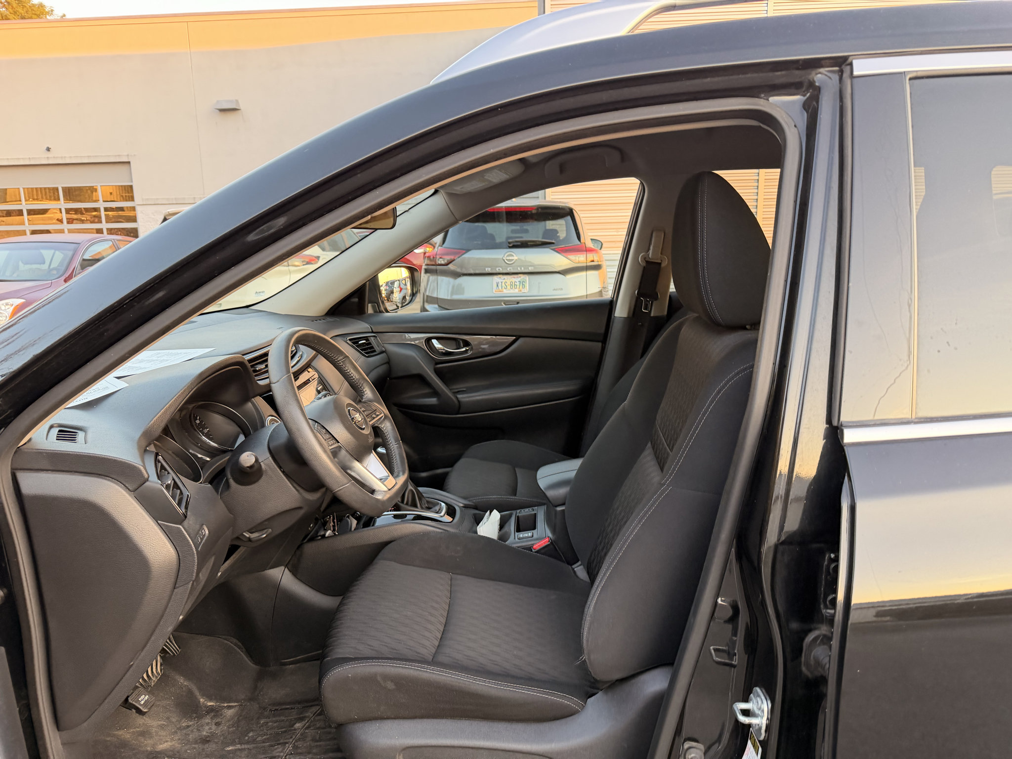 Certified 2017 Nissan Rogue SV AWD/4WD image 6