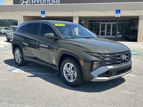 Certified 2025 Hyundai Tucson SE image 4