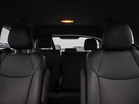 Used 2024 Toyota Sienna XLE w/ XLE Plus Package FWD image 28