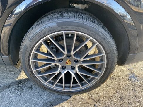 Used 2021 Porsche Cayenne S image 30