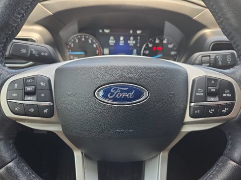 Used 2022 Ford Explorer XLT w/ Equipment Group 202A RWD image 23
