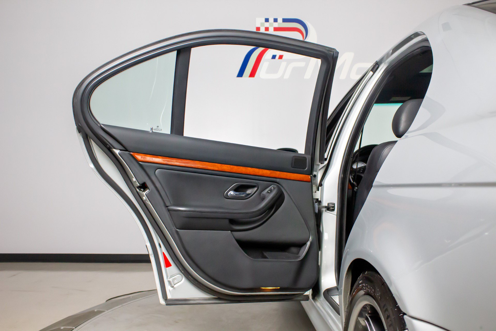 Used 2002 BMW M5 RWD image 24