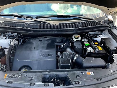 Used 2017 Ford Explorer XLT w/ Equipment Group 202A FWD image 32