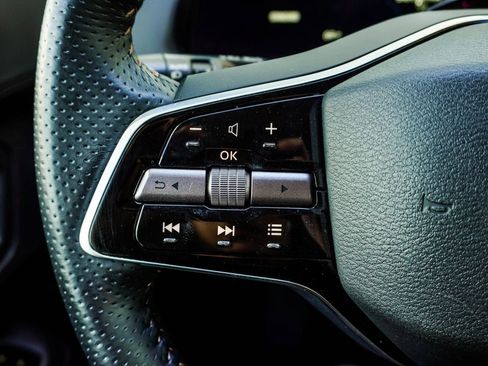 Used 2023 Nissan Ariya FWD image 29