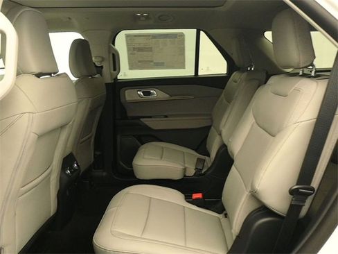 New 2026 Ford Explorer Active w/ Active Comfort Package image 10