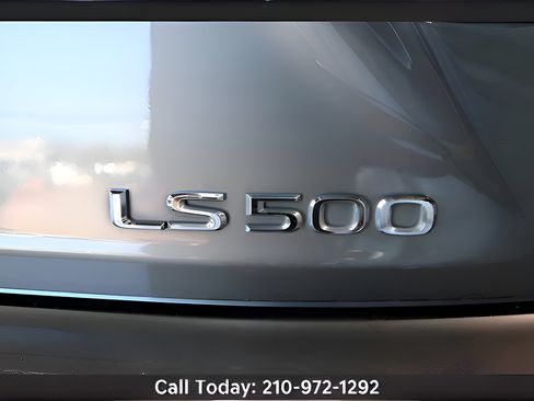 Used 2022 Lexus LS 500 RWD image 9