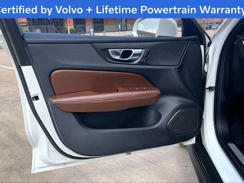 Used 2025 Volvo V60 B5 Cross Country Plus image 24