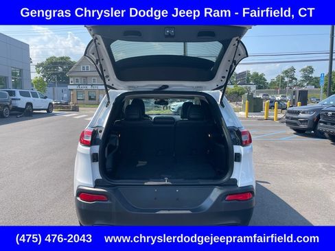Used 2017 Jeep Cherokee High Altitude AWD/4WD image 31