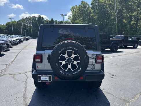 Used 2020 Jeep Wrangler Unlimited Rubicon w/ Cold Weather Group AWD/4WD image 8
