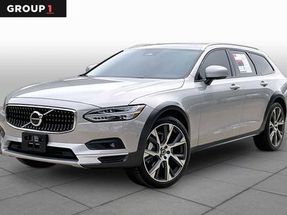 Used 2025 Volvo V90 B6 Cross Country Ultra w/ Protection Package Premier