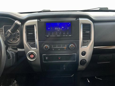 Used 2017 Nissan Titan SV image 6