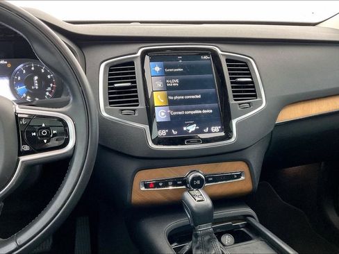Used 2022 Volvo XC90 T5 Momentum w/ Climate Package image 9