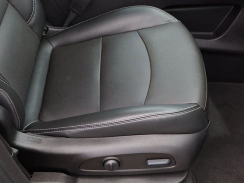 Used 2022 GMC Terrain SLT w/ Infotainment Package II FWD image 30
