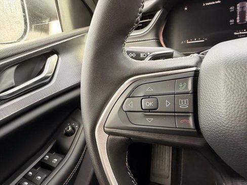 New 2025 Jeep Grand Cherokee Laredo image 11