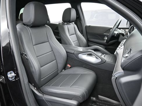 Used 2025 Mercedes-Benz GLS 450 4MATIC image 33