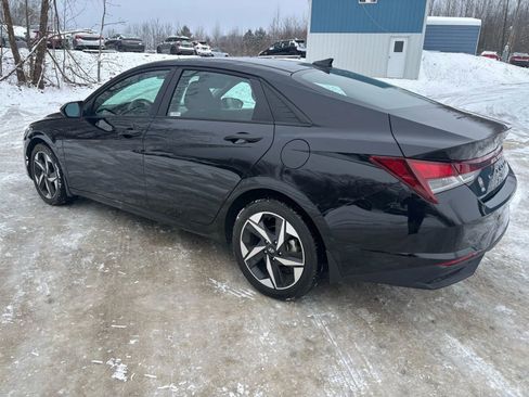 Used 2023 Hyundai Elantra SEL w/ Convenience Package image 4