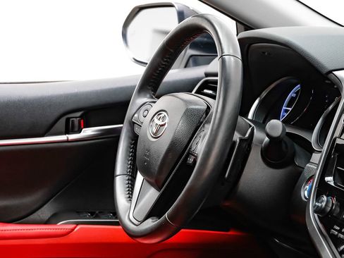 Used 2022 Toyota Camry XSE image 13