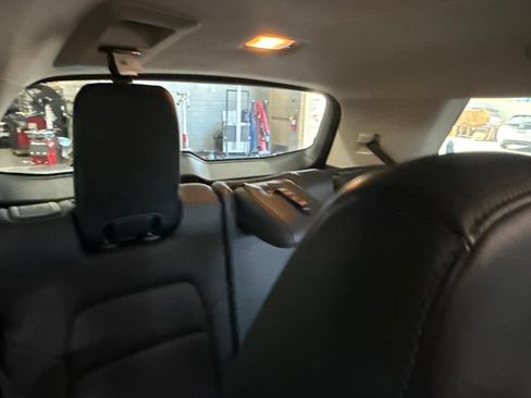 Used 2022 Nissan Pathfinder SL FWD image 25