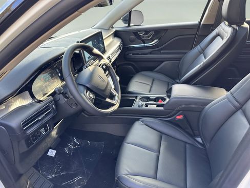 New 2026 Lincoln Corsair Premiere image 8