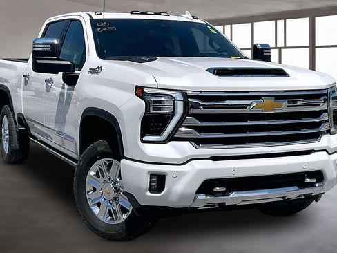 Used 2024 Chevrolet Silverado 2500 High Country w/ High Country Premium Package AWD/4WD image 3