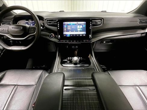 Used 2024 Jeep Wagoneer Series II w/ Flexible Seating Group AWD/4WD image 15