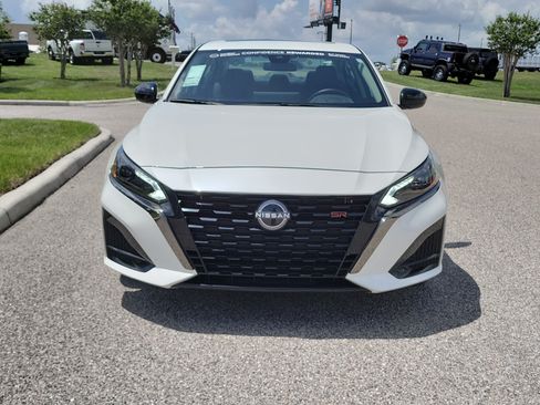 Certified 2025 Nissan Altima 2.5 SR w/ SR Premium Package FWD image 2