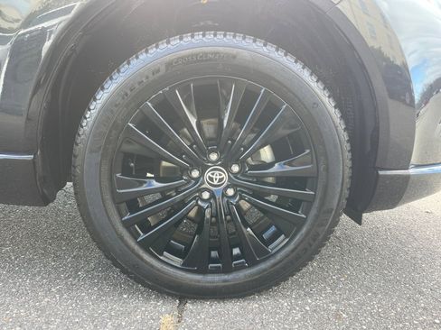 Certified 2023 Toyota Venza Nightshade image 27