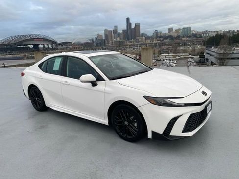 Used 2025 Toyota Camry SE w/ Convenience Package image 27