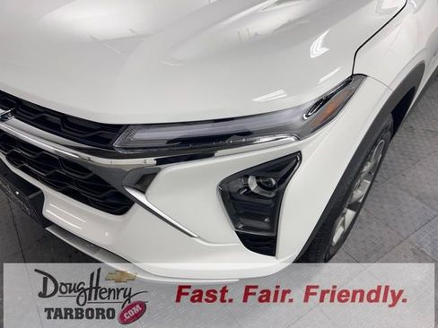 New 2025 Chevrolet Trax LT w/ Sunroof Package image 11